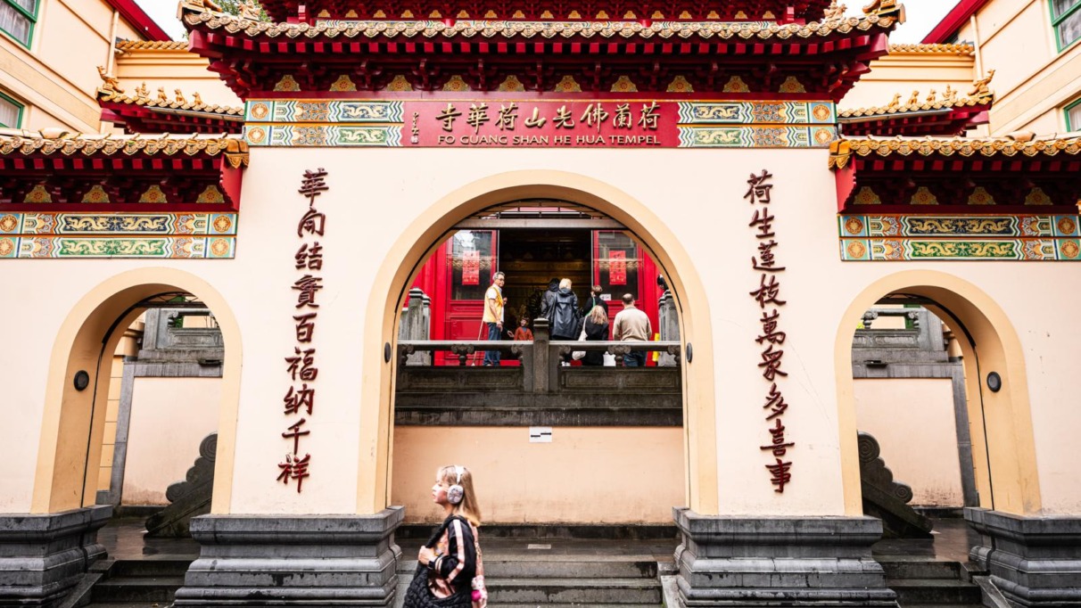 Chinese tempel op de Zeedijk in Amsterdam, Nederland