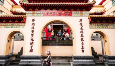 Chinese tempel op de Zeedijk in Amsterdam, Nederland