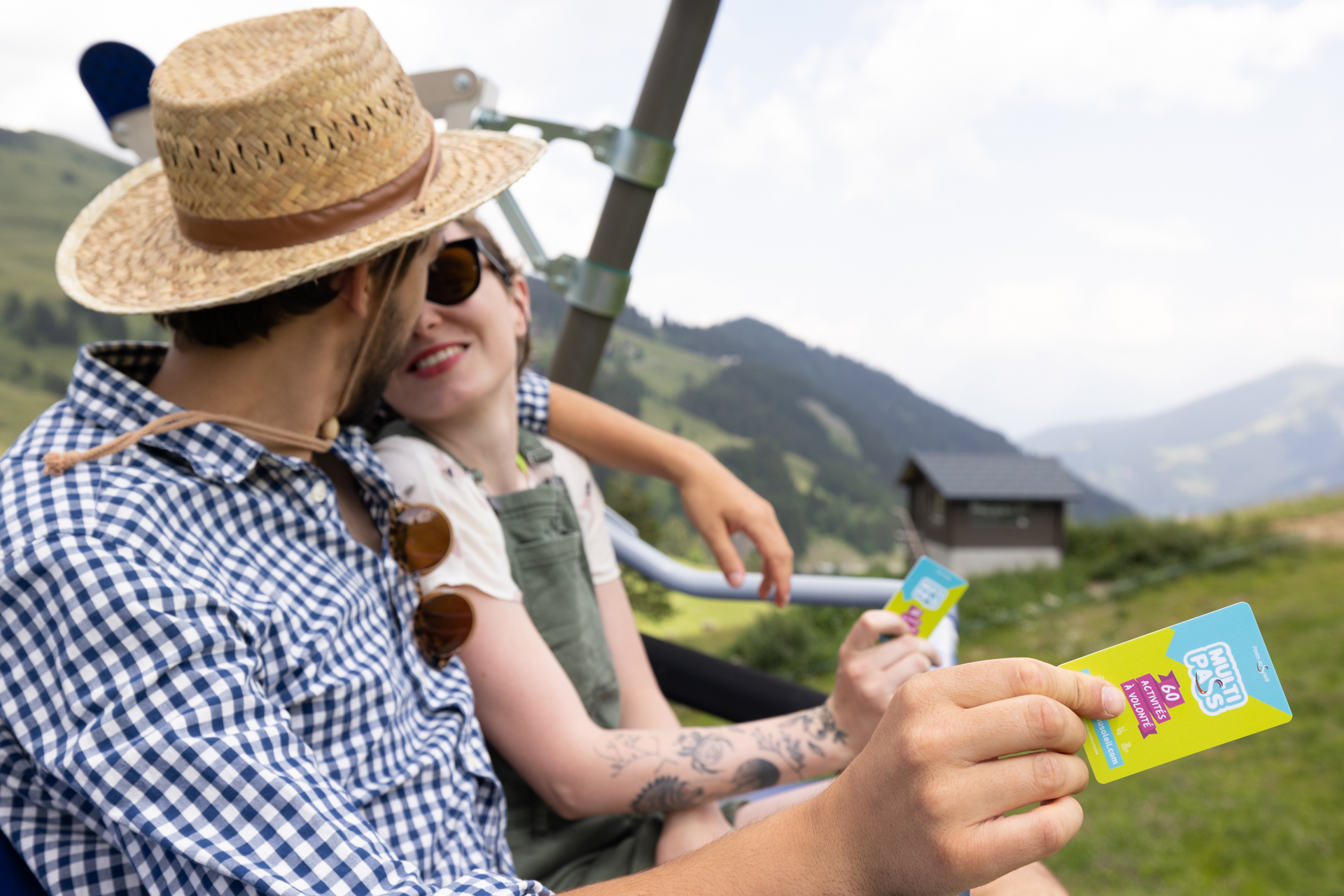 Wie in de regio Dents du Midi overnacht, krijgt er vaak een sleutel bij tot het hele speelterrein van Portes du Soleil: de Multi Pass. Met deze gastenkaart maak je gratis en onbeperkt gebruik van tientallen activiteiten in het Frans-Zwitserse berggebied en krijg je korting op nog veel meer. 