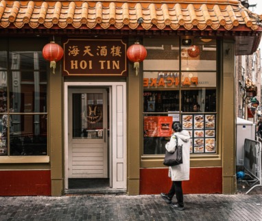 Hoi Tin toko op de Zeedijk in Amsterdam, Nederland