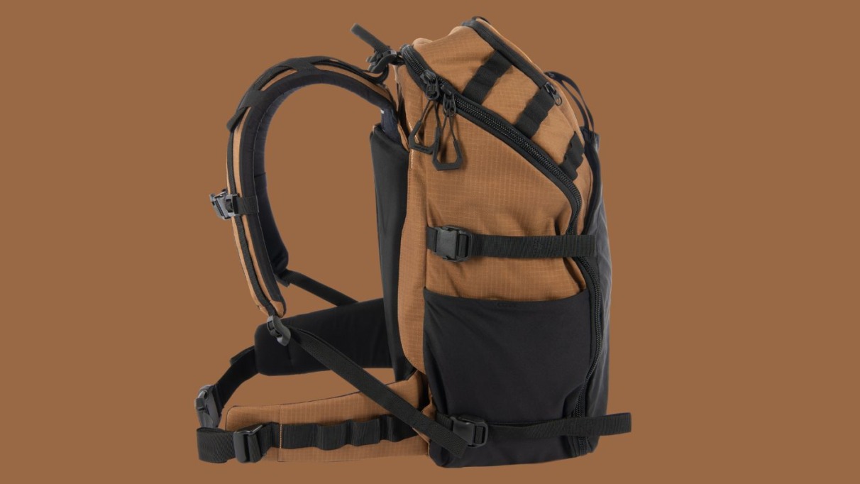 Carhartt backpack van 45 liter met verstelbare schouderbanden en heupband in bruin-zwart design