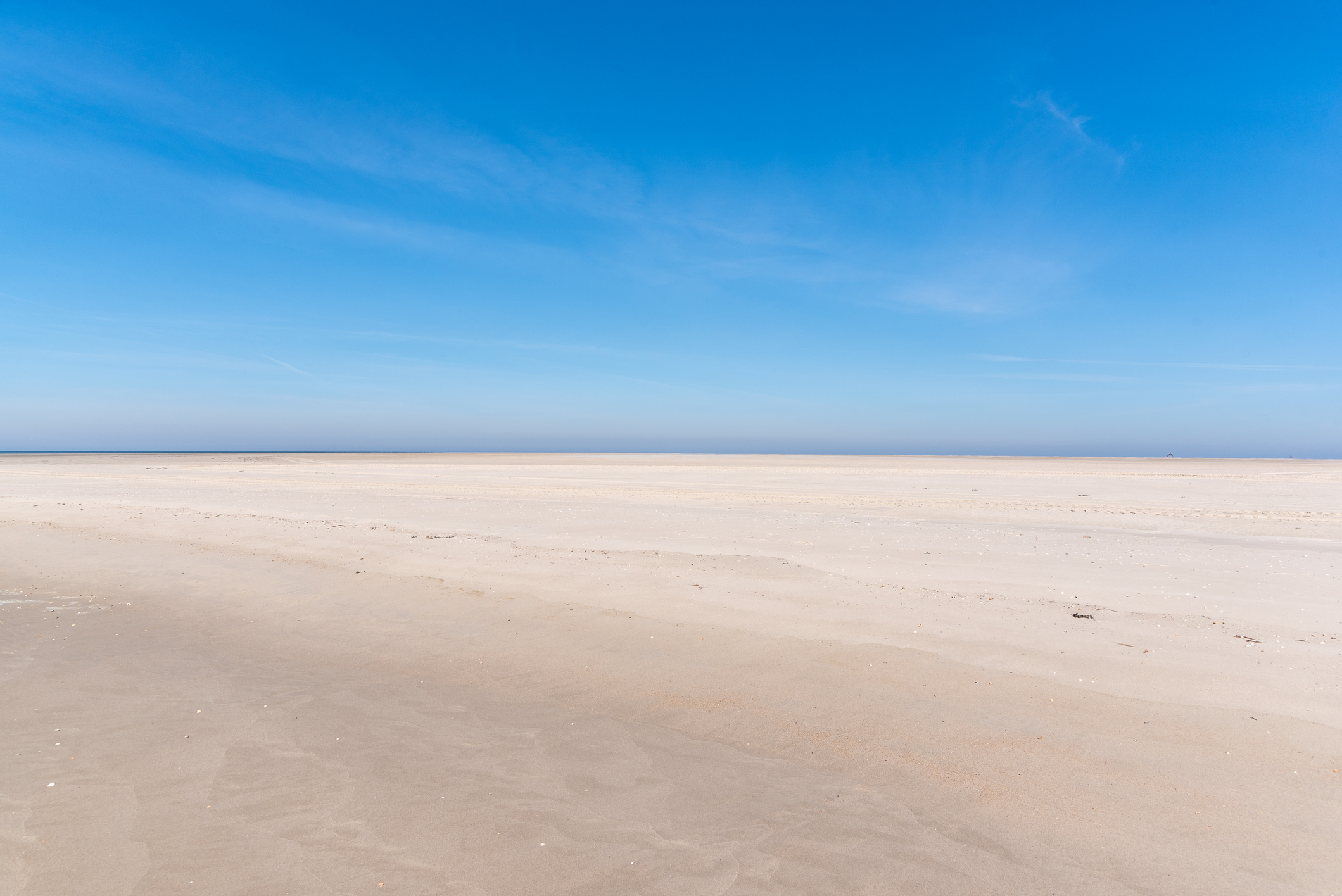 Salar de Uyuni in Bolivia is een vlakte van niets. Het bleke zand van de Vliehors komt behoorlijk in de buurt.