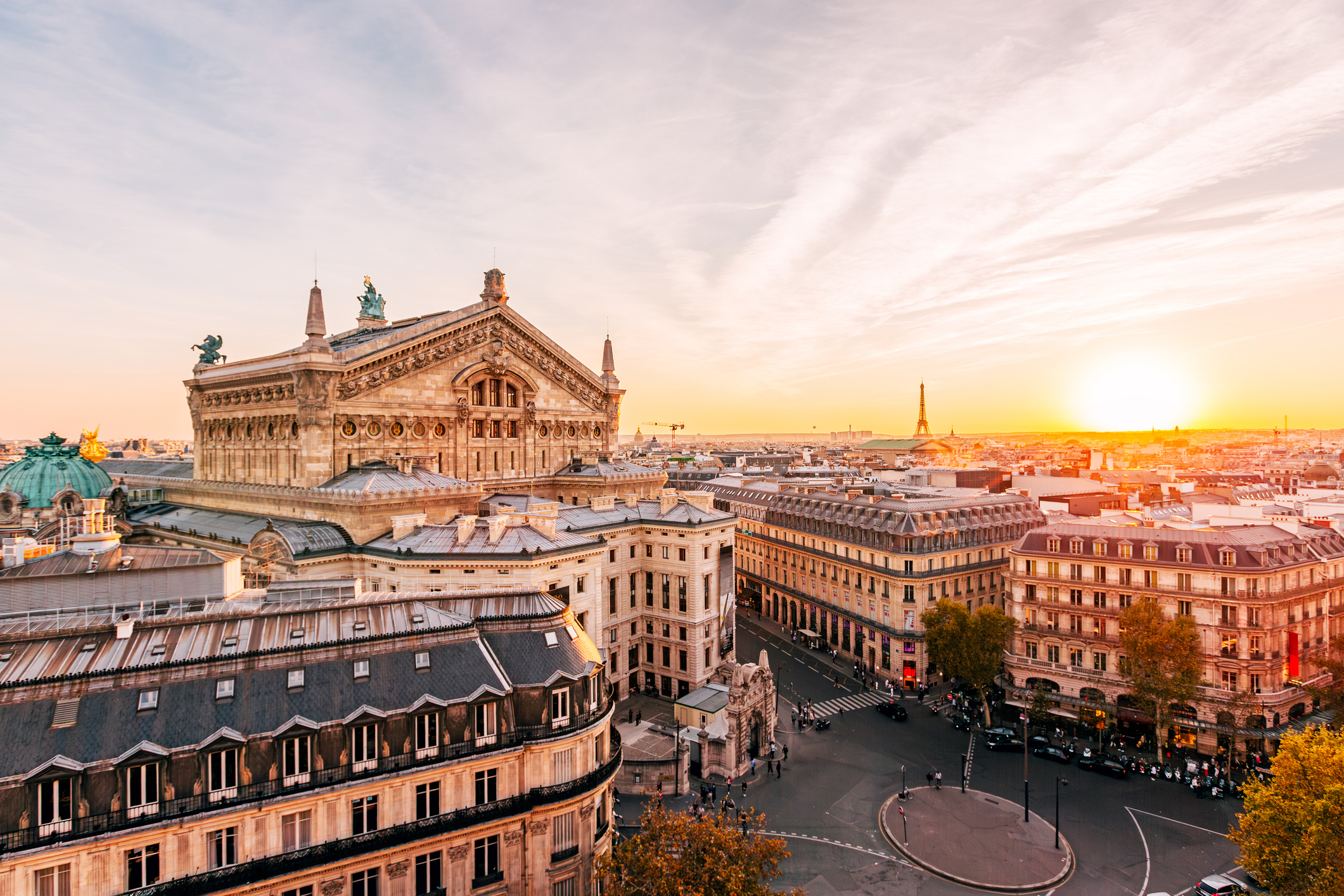 Een klassieker die zichzelf blijft heruitvinden. De Franse hoofdstad Parijs is dan ook zelden níét in een top tien te vinden. Hier wissel je het Louvre af met hedendaagse kunst, een bistro met een natuurwijnbar.
