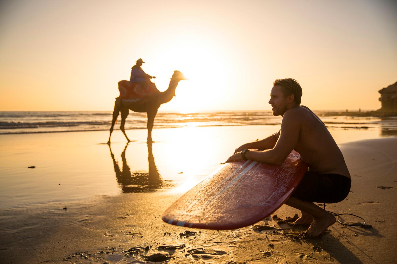 Met een aangenaam klimaat, een ontspannen sfeer en golven die nooit teleurstellen is het in het Marrokaanse Taghazout het hele jaar door goed surfen. 