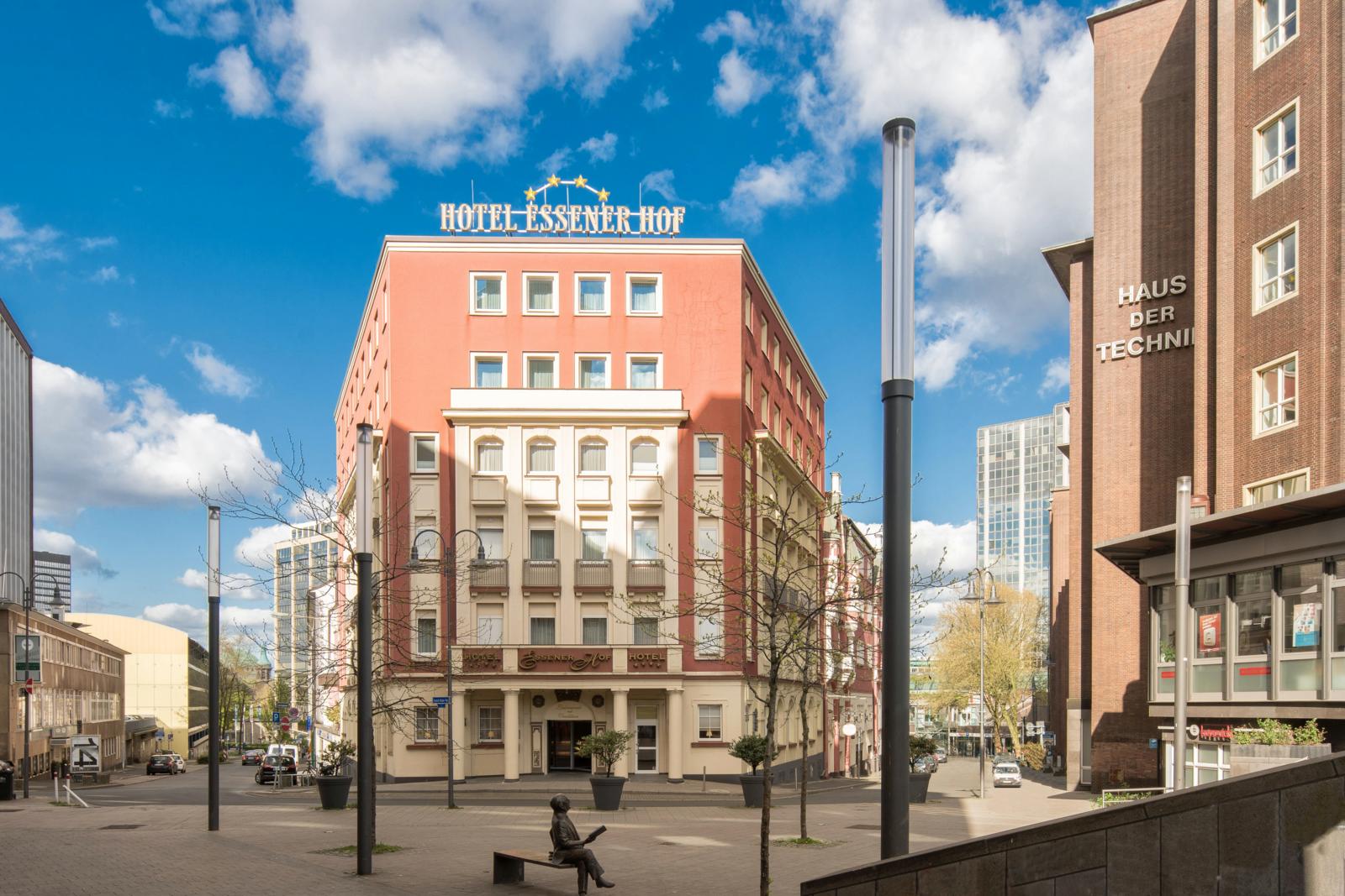 Vooraanzicht van Hotel Essener Hof in het centrum van Essen, Duitsland