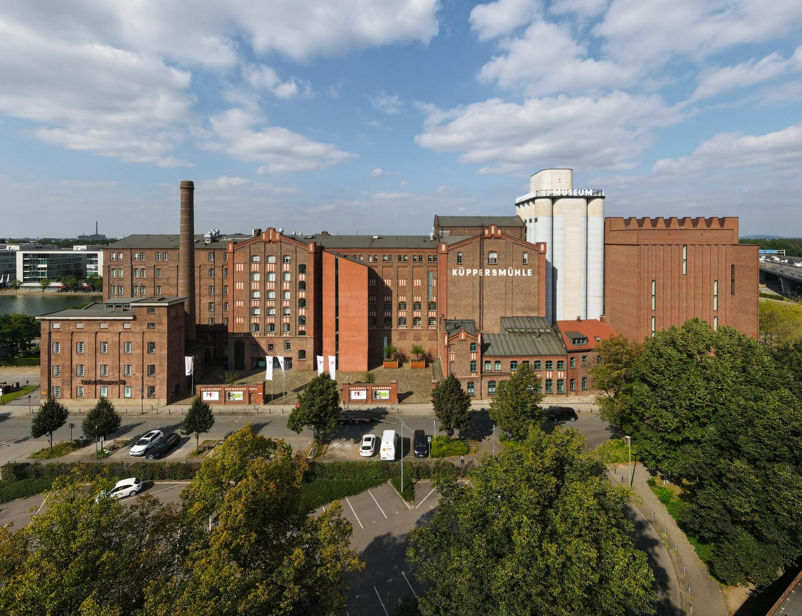 Museum Küppersmühle voor Moderne Kunst in Duisburg, gevestigd in voormalige graansilo’s