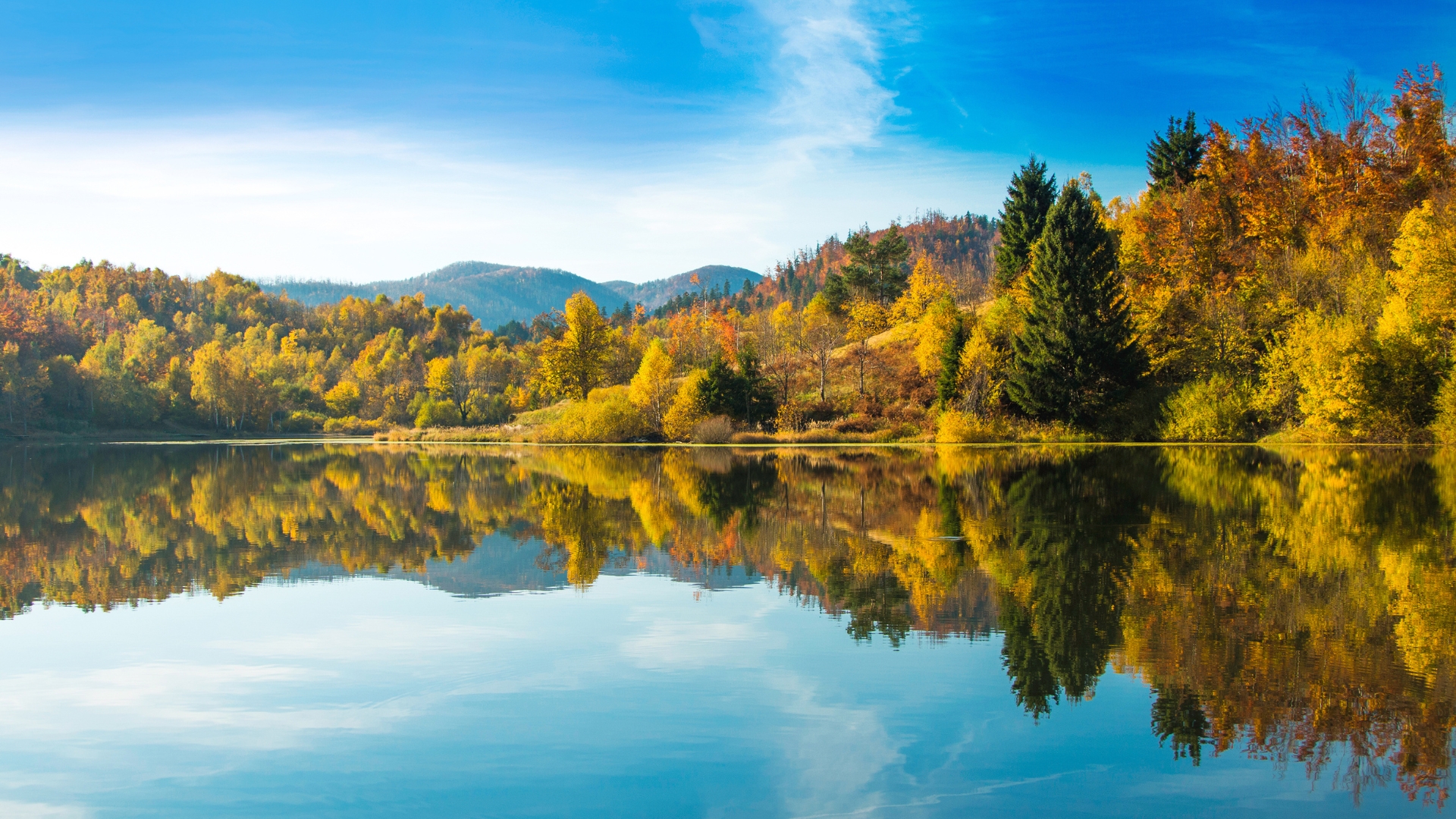 Het meer Mrzla Vodica in Risnjak National Park.