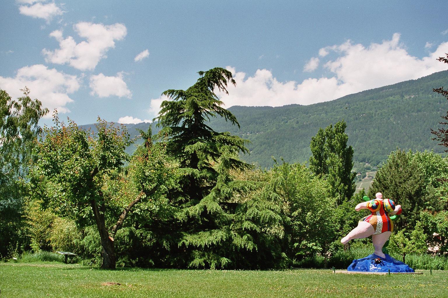 Fondation Pierre Gianadda in Martigny ligt midden in een uitgestrekt beeldenpark. Het cultureel centrum organiseert het hele jaar door concerten en internationaal gerenommeerde tentoonstellingen