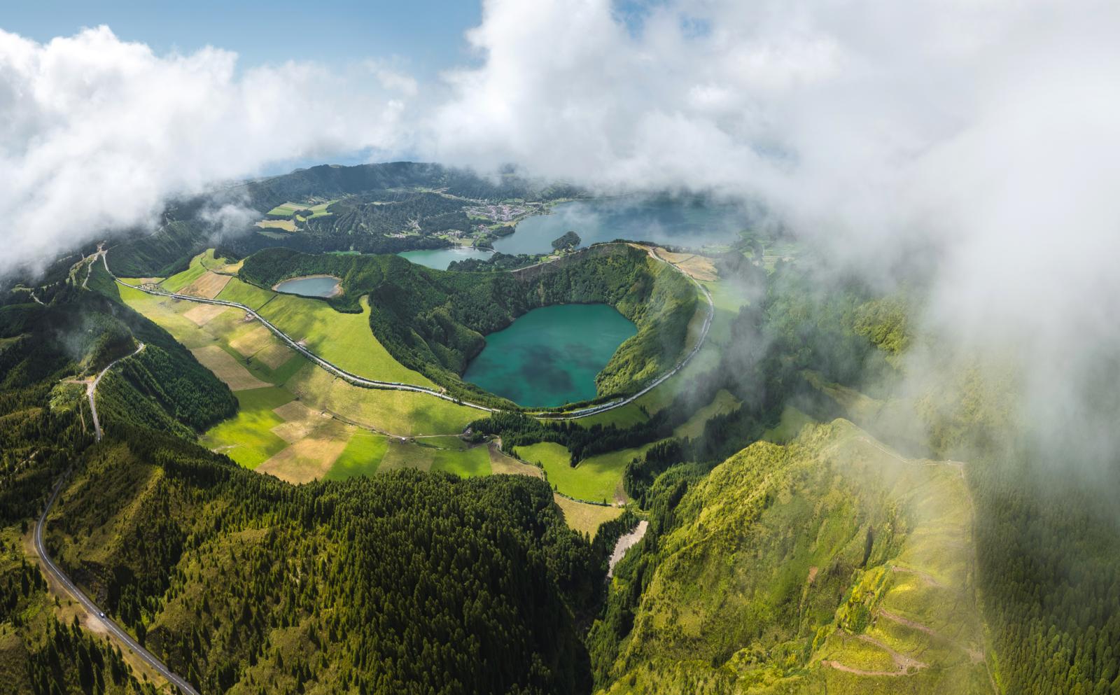 kratermeren Lagoa das Sete Cidades op São Miguel Azoren vanuit de lucht
