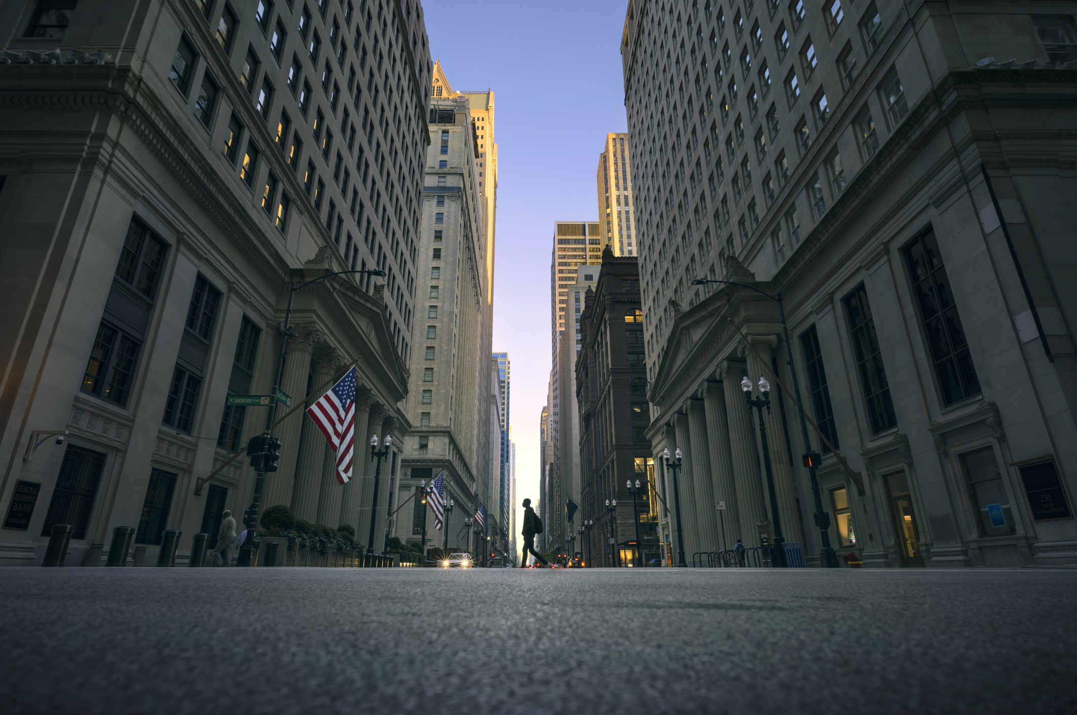 De Verenigde Staten blijven berucht. Wist je dat het land volgens de Openness Index een van de laagste scores haalt op het gebied van gastvrijheid voor buitenlandse nationaliteiten? Hier begint de grenscontrole tegenwoordig al ver voor de landing. 