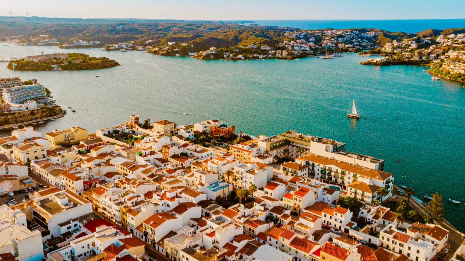 Menorca is de verborgen parel voor wie niet van massatoerisme houdt. Het hele eiland is door Unesco uitgeroepen tot biosfeerreservaat.