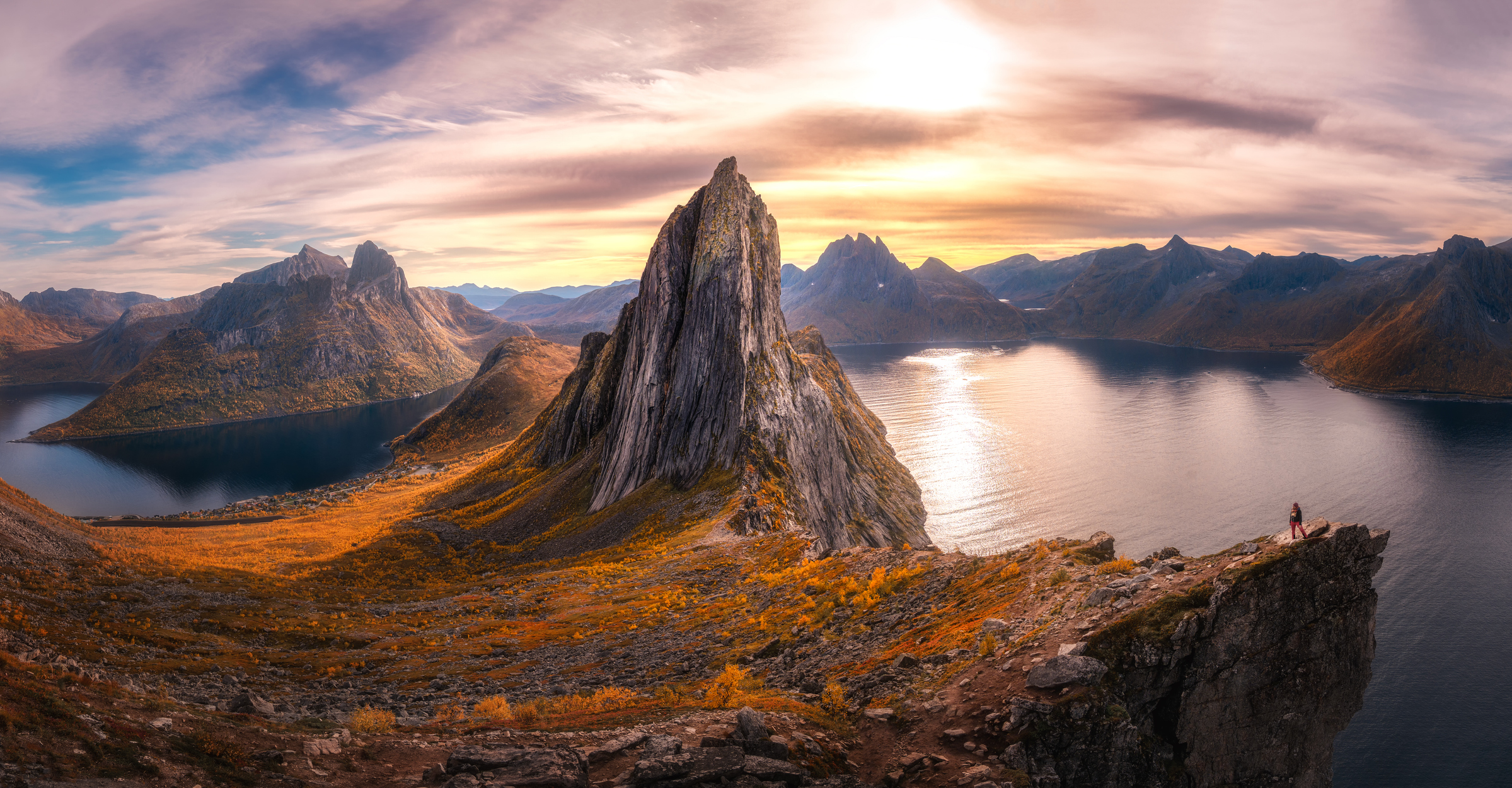 ruil de beroemde Trolltunga in voor het eiland Senja. De berg Segla biedt een uitzicht over de Noorse Zee dat minstens zo spectaculair is, maar dan zonder de urenlange wachtrij voor die ene Instagram-foto.
