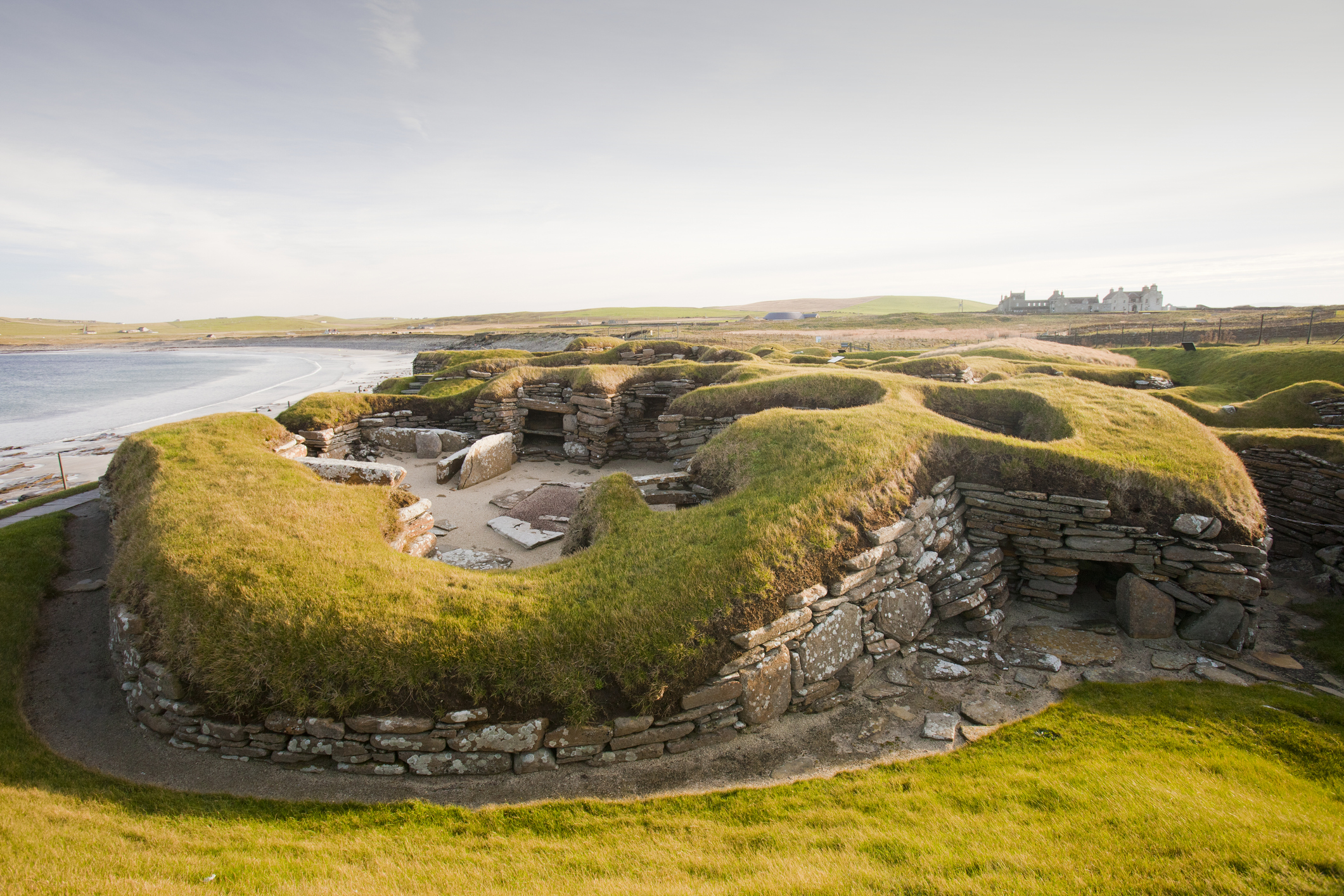 Op het Mainland van Orkney vind je meer neolithische schatten dan waar ook in Europa. Skara Brae is een 5000 jaar oud stenen dorp dat ouder is dan de piramides. 