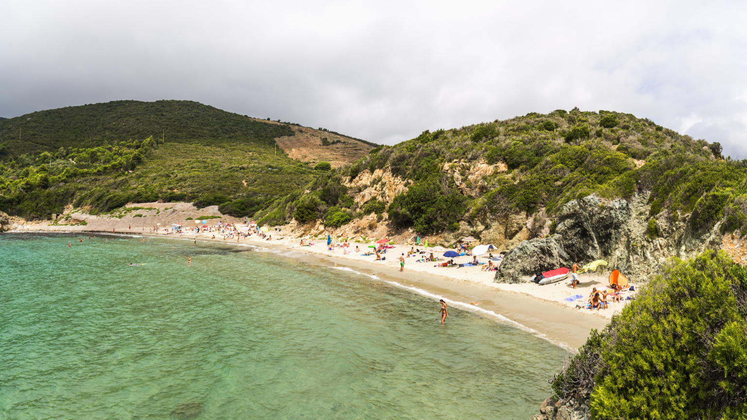 Voor de kust van Toscane ligt een keten van zeven eilanden die volgens de legende ontstonden toen de parelsnoer van Venus in de Tyrreense Zee brak. 
