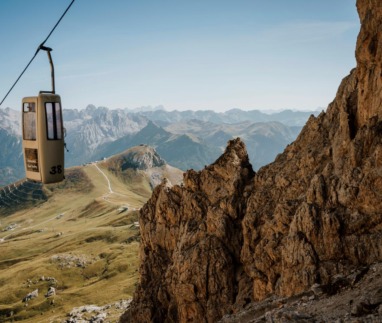 Kabelbaan in de Dolomieten bij Trentino