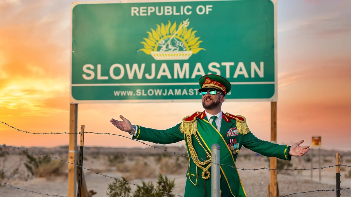 The Republic of Slowjamastan werd in 2021 door radio-dj Randy Williams opgericht in de Verenigde Staten, omdat hij letterlijk elk ander land al had bezocht. Hij kocht een lapje grond in de verzengende hitte van de Californische woestijn en kroonde zichzelf tot de Sultan.