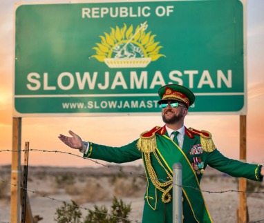 The Republic of Slowjamastan werd in 2021 door radio-dj Randy Williams opgericht in de Verenigde Staten, omdat hij letterlijk elk ander land al had bezocht. Hij kocht een lapje grond in de verzengende hitte van de Californische woestijn en kroonde zichzelf tot de Sultan.
