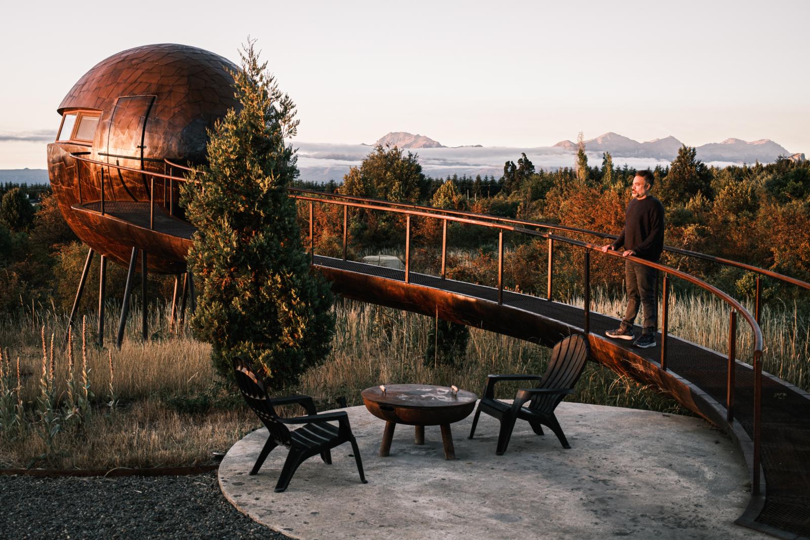 futuristische bolvormige cabin bij Trevelin in Chubut met uitzicht op de Andes in Patagonië