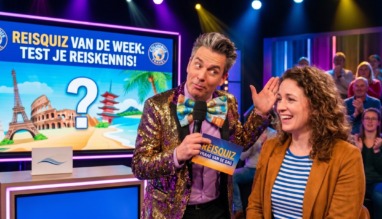 Quizmaster speelt met deelnemer de Columbus travel reisquiz van de week