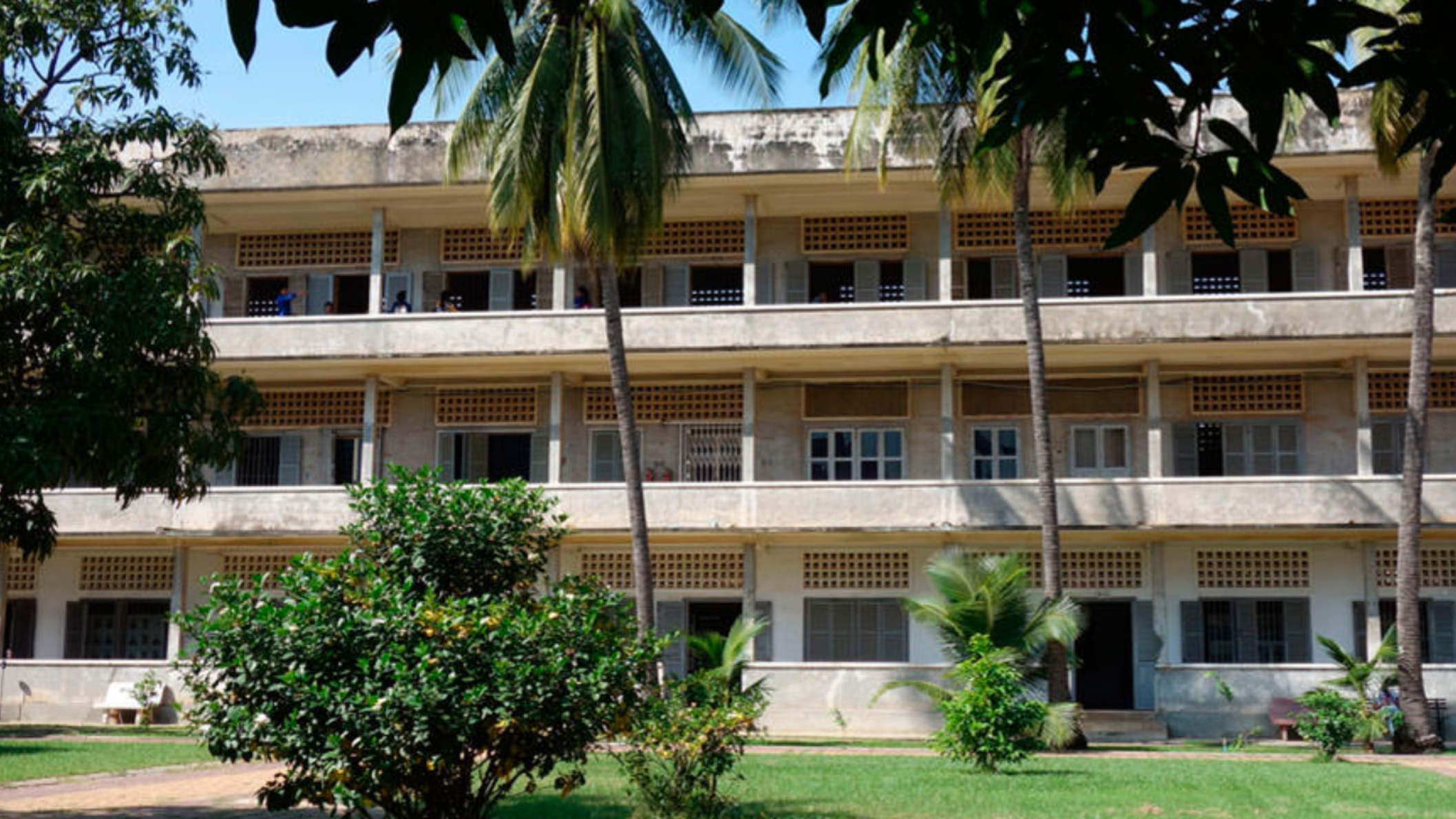 Gebouw van het Tuol Sleng Genocide Museum in Phnom Penh, Cambodja