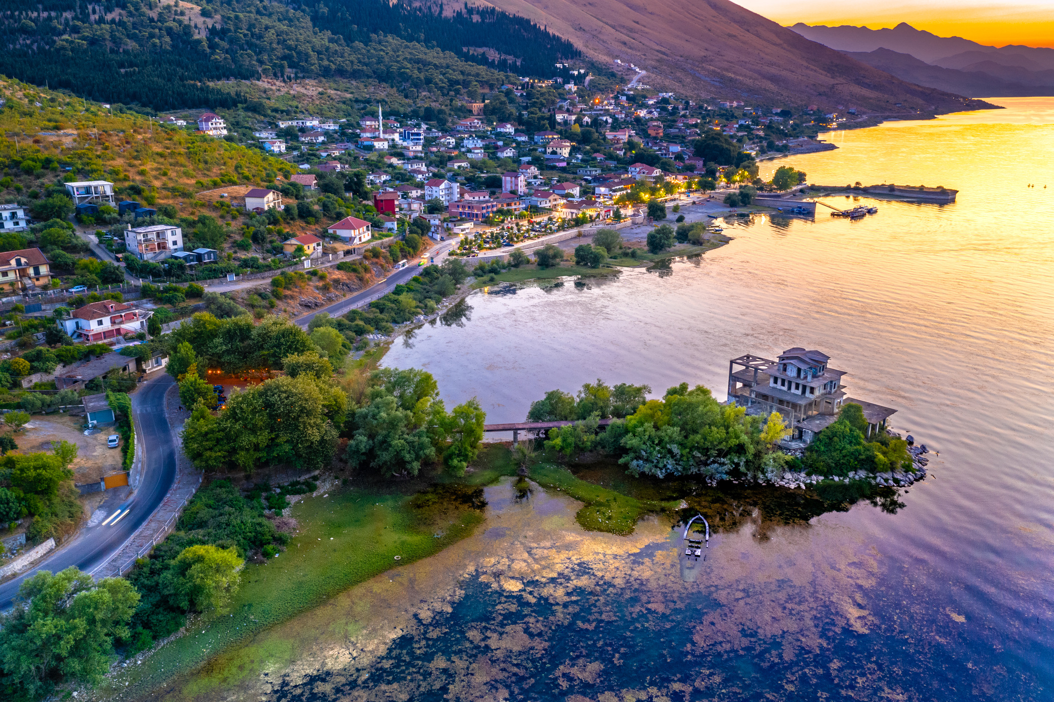 Direct grenzend aan het reservaat in Montenegro heeft ook Albanië de status gekregen voor haar zijde van hetzelfde water: Shkodër Lake. Albanië is momenteel een van de snelst groeiende en meest fascinerende bestemmingen in Europa. 