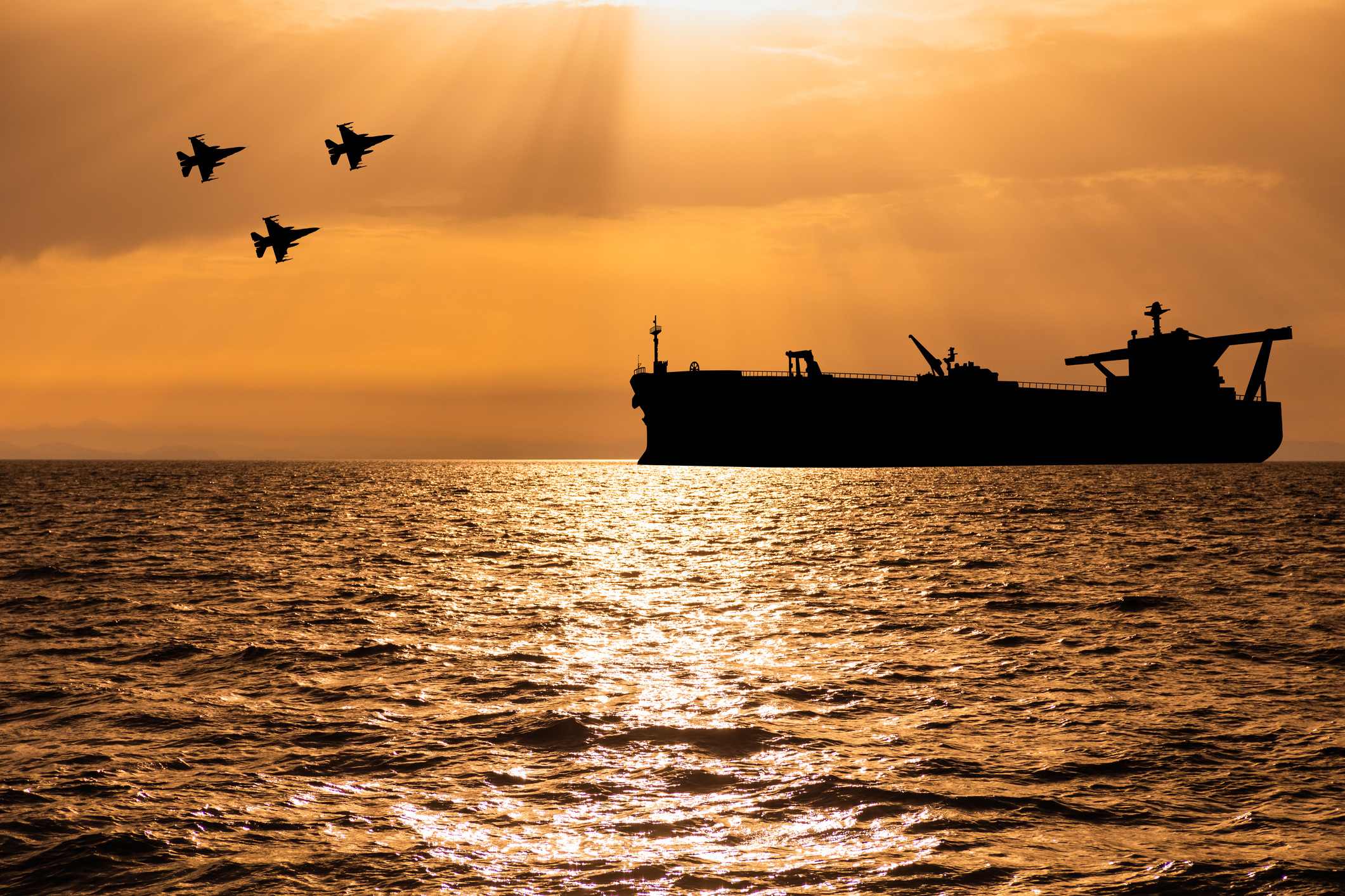 Een van de meest impactvolle economische en geopolitieke schokken van 2026 is de situatie rond de Straat van Hormuz. Sinds de sluiting van deze cruciale maritieme bottleneck in maart 2026, raakte een groot deel van de mondiale olie- en gasexport gestrand.