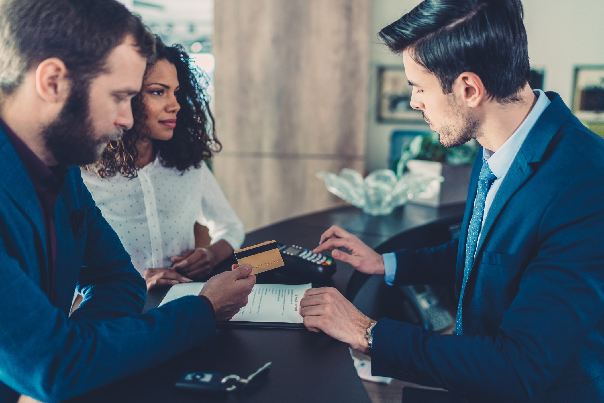 Auto huren: Check tijdig je creditcard én je bestedingslimiet