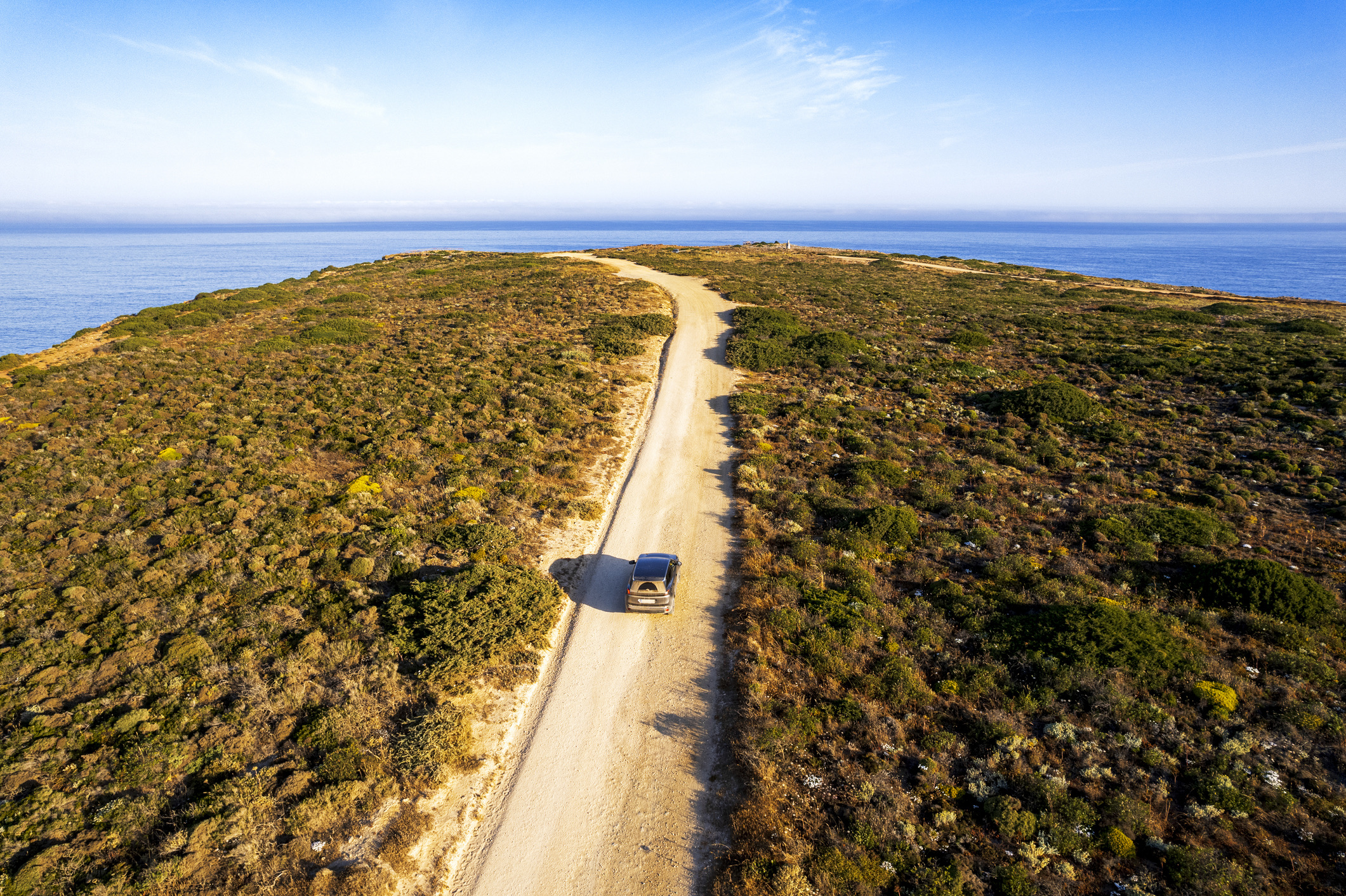 Portugal is een droom voor surfers en cultuurliefhebbers, maar de wegen vragen om opperste concentratie.
