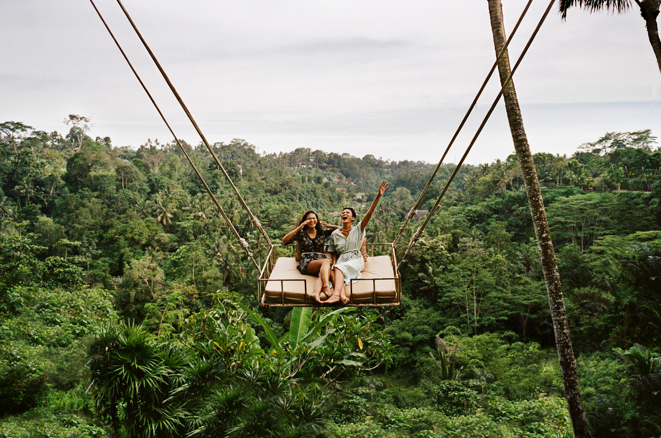 Op het populaire Indonesische eiland Bali zorgde een reeks incidenten met misdragende buitenlanders voor grote maatschappelijke wrevel. De autoriteiten zagen zich genoodzaakt een reeks maatregelen te nemen ter bescherming van de lokale cultuur, leefbaarheid en economie.