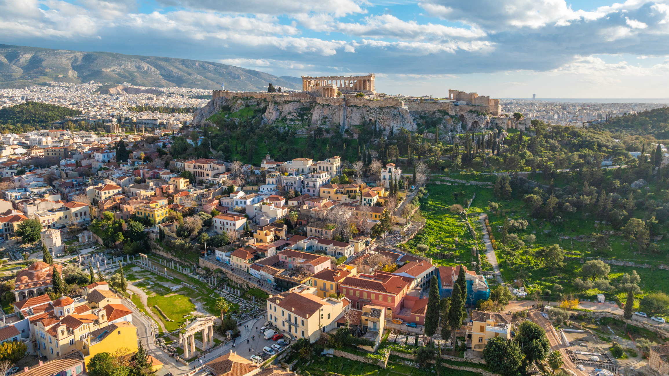 Dacht je dat Zuid-Europa per definitie duur is? Athene bewijst het tegendeel. De Griekse hoofdstad combineert duizenden jaren geschiedenis met een van de laagste dagelijkse kosten van alle West- en Zuid-Europese metropolen.