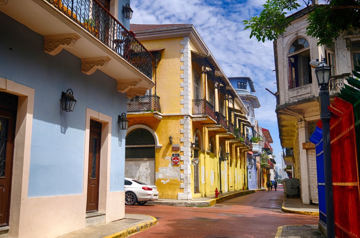 Copa Airlines vliegt vanuit Europa via Panama-Stad naar bijna elk hoekje van Zuid- en Centraal-Amerika. Je mag op de heen- of terugweg tot wel 15 dagen in Panama blijven zonder dat je vliegticket een cent duurder wordt. Zo combineer je bijvoorbeeld een tweeweekse rondreis door Panama met de stranden van Costa Rica of Colombia op hetzelfde vliegticket.