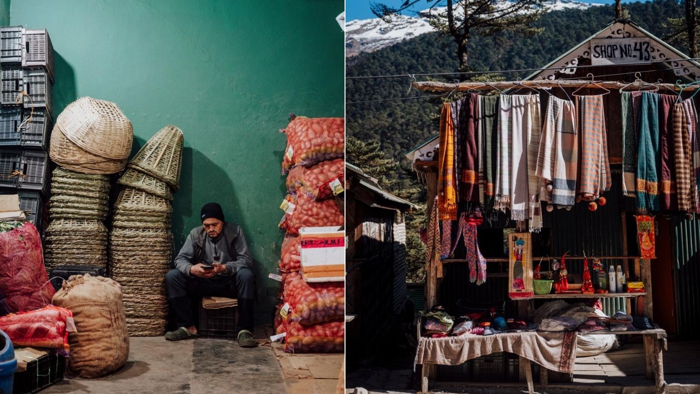 Lokale markt in Sikkim: links een man op zijn telefoon omringd door handgemaakte rieten manden en zakken waren, rechts een kraampje met kleurrijke geweven sjaals in de bergen.