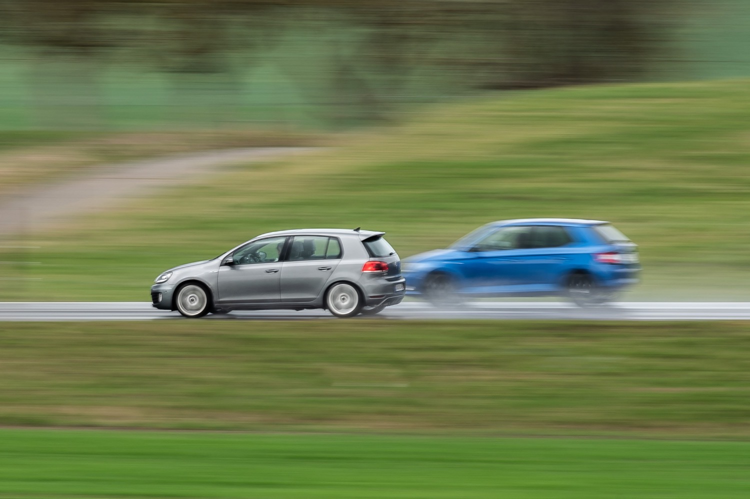 Zonder de spiegel te gebruiken de linkerbaan op duiken met een minimaal snelheidsverschil, of vlak voor iemands motorkap duiken na een inhaalmanoeuvre: gebrekkig inschattingsvermogen staat hoog in de irritatielijst.