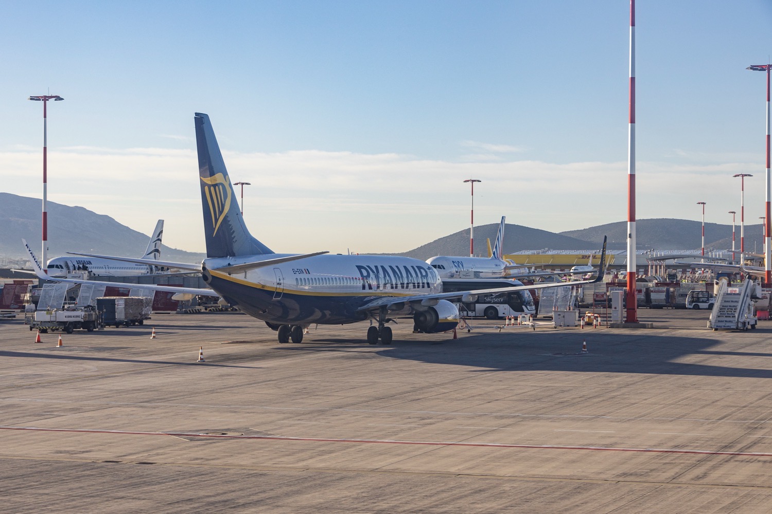 Goedkoop vliegen zonder zorgen: dit zijn ’s werelds én Europa’s beste low-cost airlines van 2026