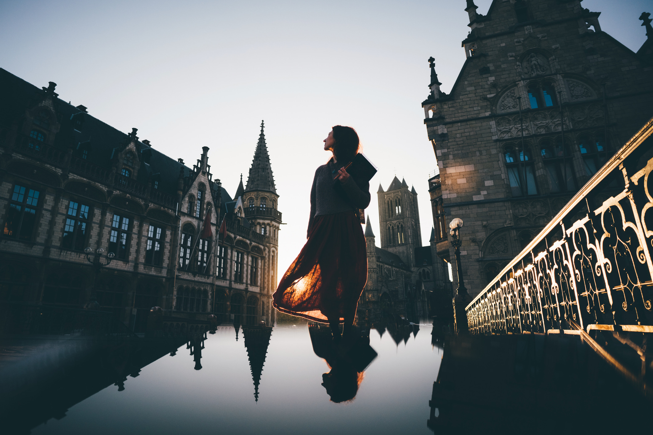 Gent bewijst dat ook een levendige cultuurstad autoluw kan zijn. Dankzij het baanbrekende circulatieplan is de historische Belgische binnenstad vrijwel volledig voorbehouden aan voetgangers, fietsers en trams. 