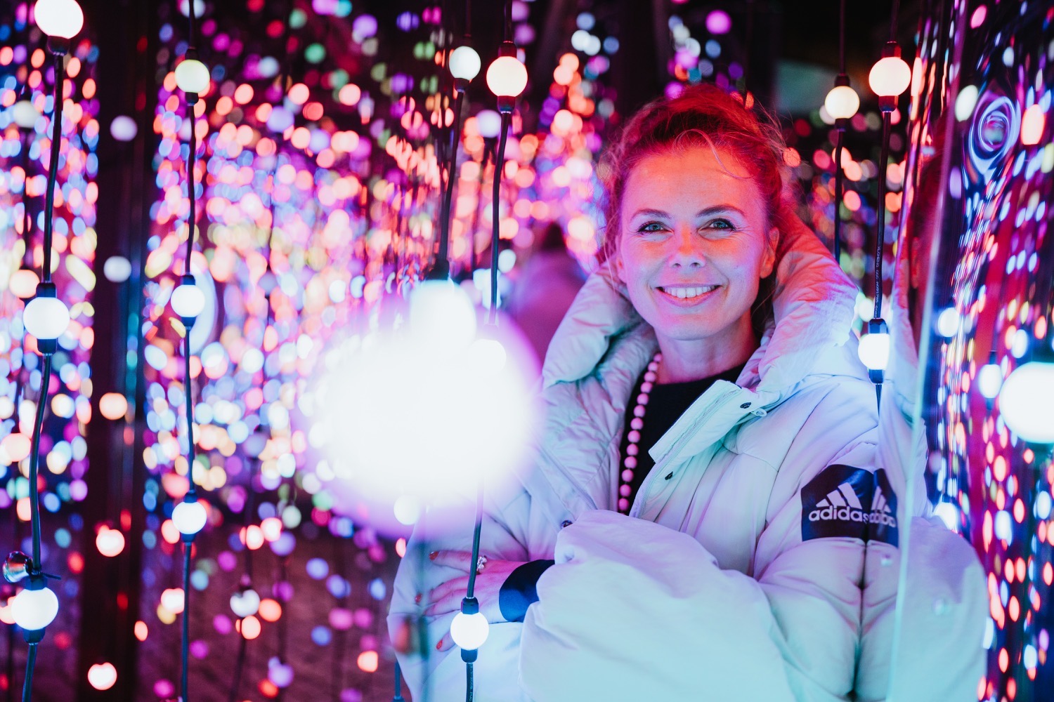 Van 23 november tot en met 30 december 2026 vormen de prachtig versierde gebouwen uit de Weserrenaissance het decor voor de kerstmarkt in Hamelen. Foto: Hameln Marketing und Tourismus GmbH