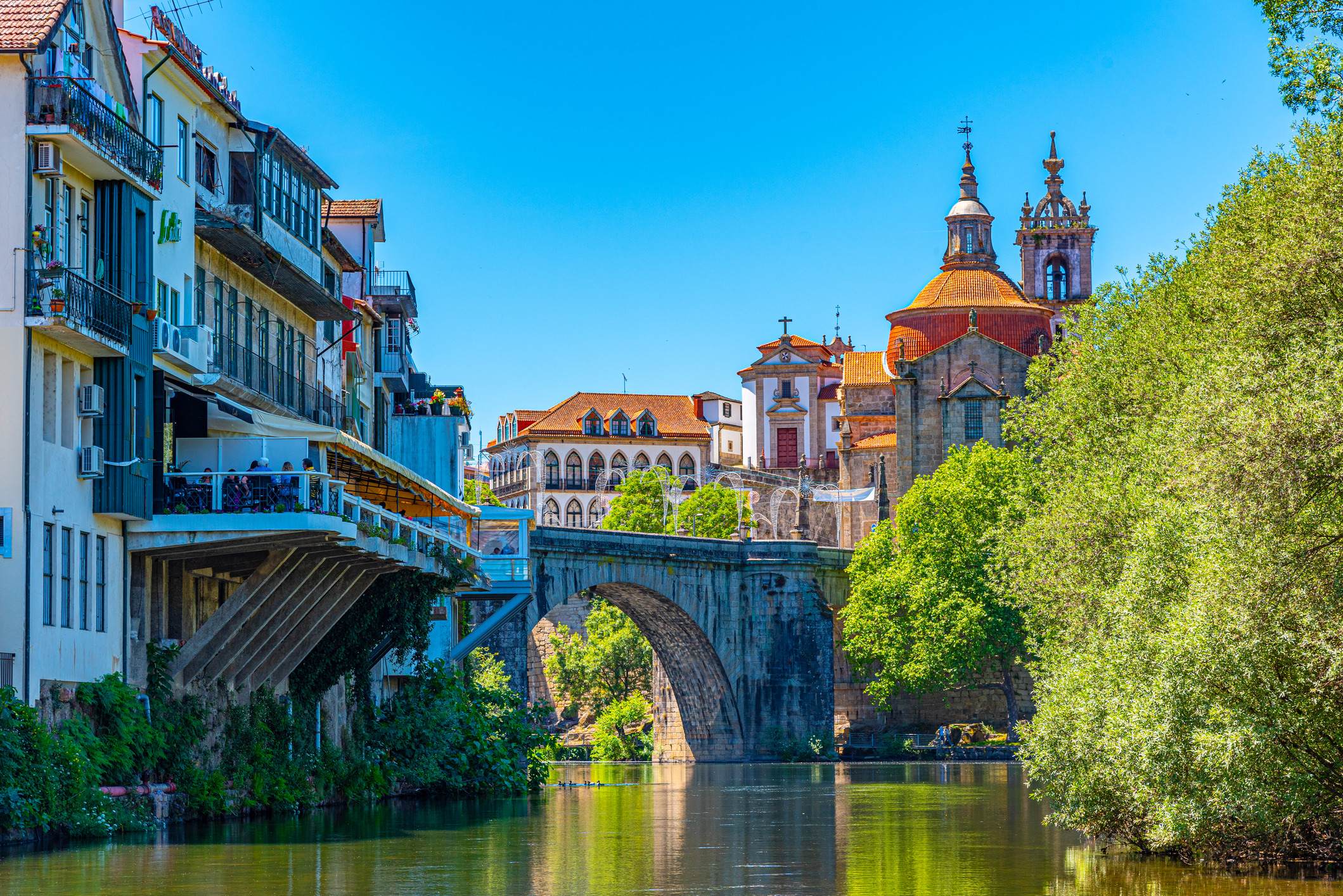 De brug van São Gonçalo bij Amarante in Portugal