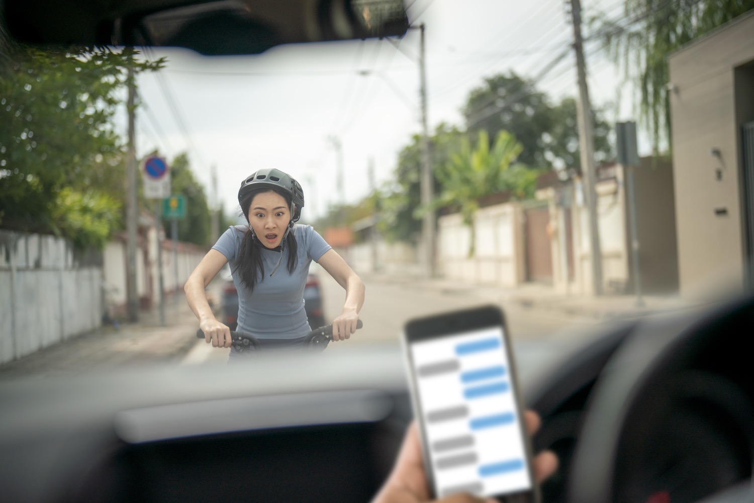 De E-Survey of Road Users' Attitudes (ESRA) van het gerenommeerde Vias Instituut ondervroeg meer dan 37.000 Europese bestuurders over hun eigen gewoonten achter het stuur. In combinatie met gegevens van de Europese Commissie is gekeken naar factoren als telefoongebruik, rijden onder invloed, snelheidsovertredingen en het dragen van de autogordel.