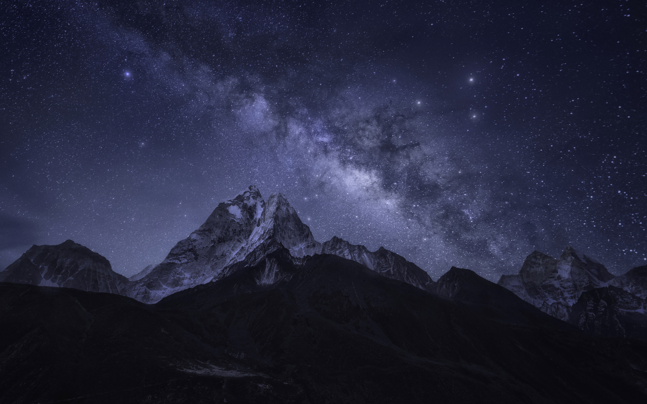 De Melkweg boven de Ama Dablam, nabij het dorp Dingboche in het Sagarmatha Nationaal Park, een UNESCO-werelderfgoedlocatie in de regio Khumbu, district Solukhumbu, in het oosten van Nepal, Azië.