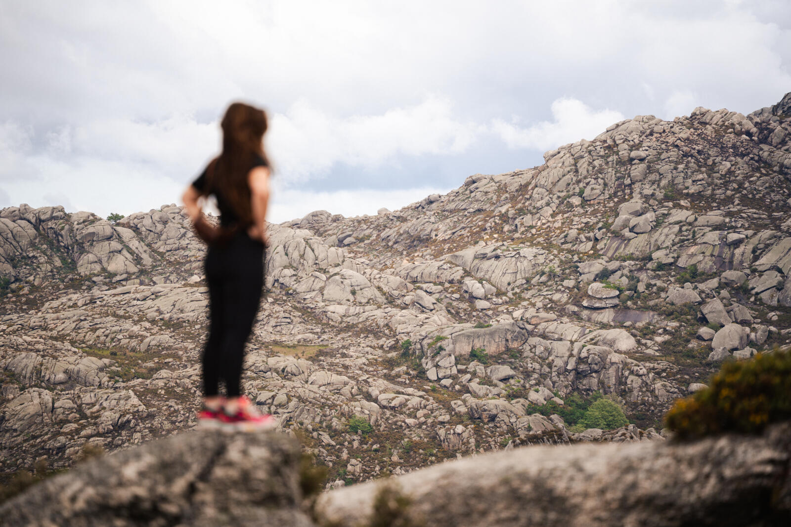 In Nationaal Park Peneda-Gerês ontdek je watervallen en oude granieten dorpen, waaronder Lindoso. Vooral de rotsformaties met uitzicht op de Peneda-berg zijn indrukwekkend: Lion King-gevoel gegarandeerd!