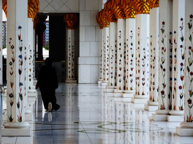 Glimmende vloeren van de Sjeik Zayed Moskee