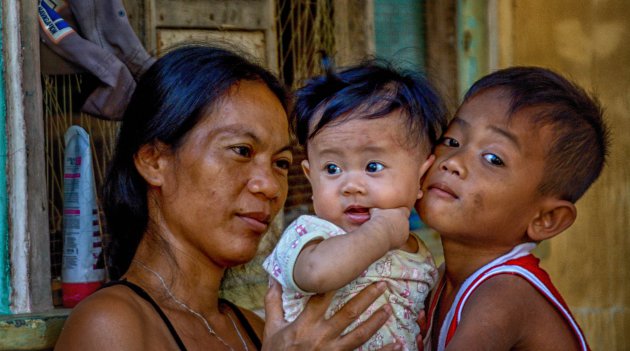Moeder en kinderen Malapascua