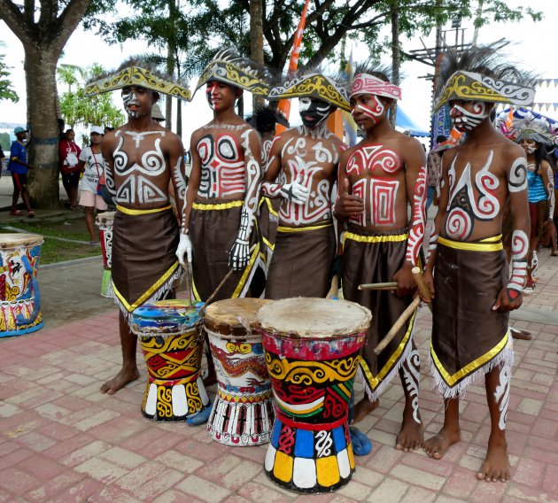 traditionele Papoea dansers
