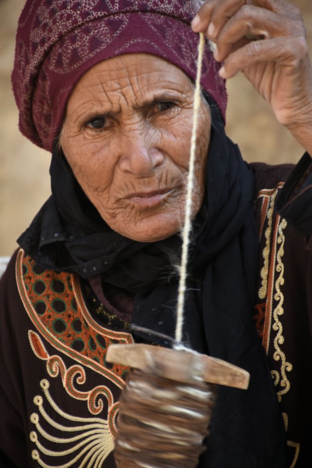 Vrouw in Little Petra