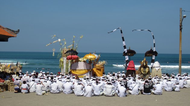Ceremonie op het strand