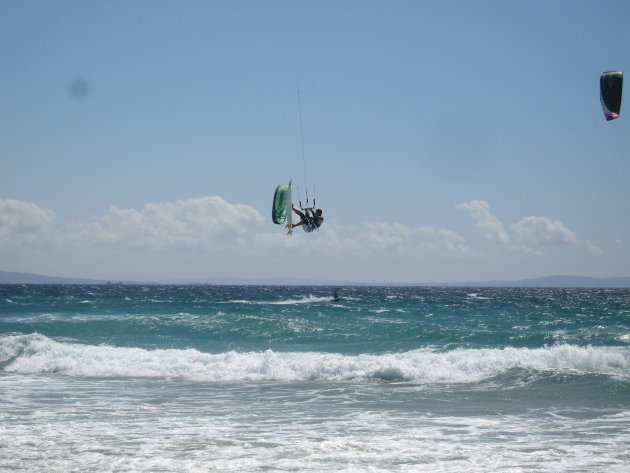 sprong kite surfer Tarifa