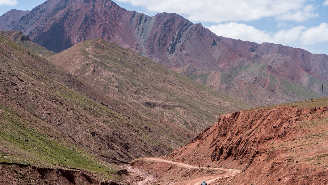 De lange afdaling in Kirgizië