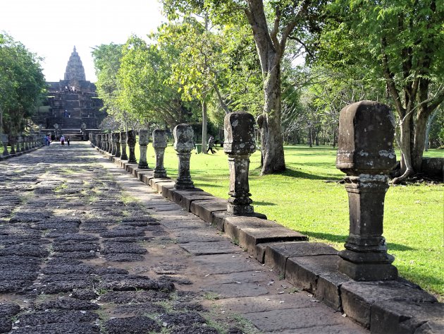 Lavastenen pad naar de Tempel.