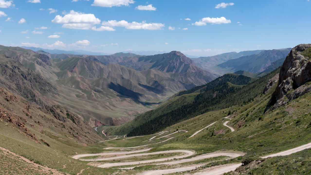 Haarspeldwegen genoeg in Kirgizië