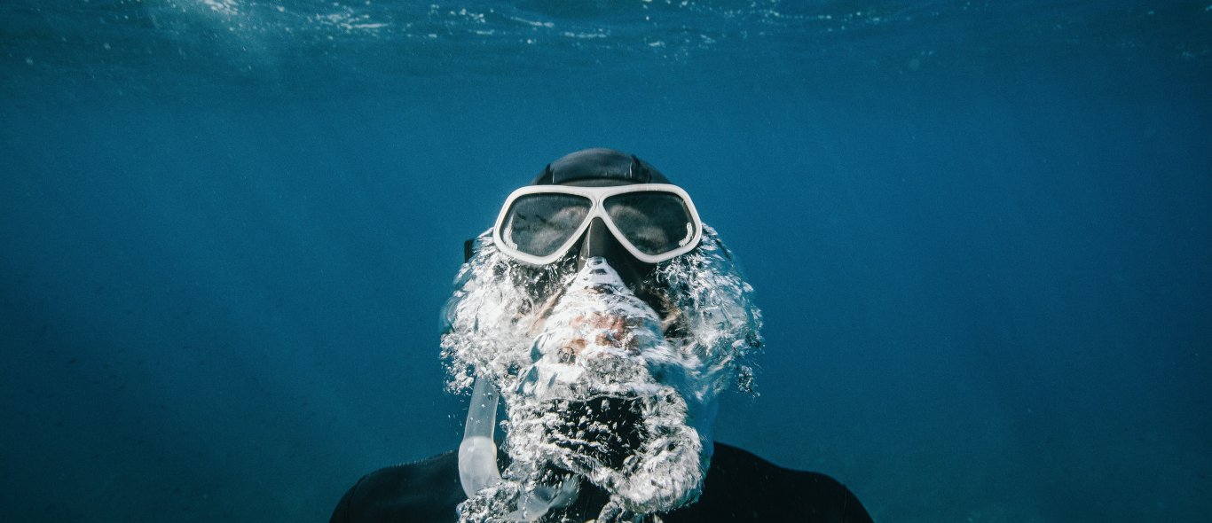 Snubaduiken: een huwelijk tussen snorkelen en duiken image